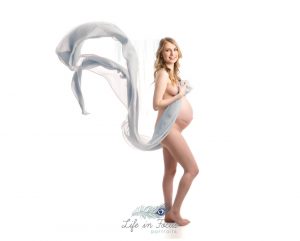 Artistic nude maternity photograph Life in Focus Portraits pregancy photos Cardross Dumbartonshire