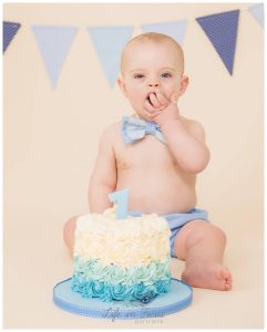 baby boy eating cake caskesmash photos Life in Focus Portraits Cake Smash photoshoots Rhu Garelochhead Arrochar