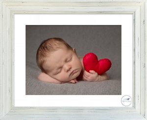 valentines day theme newborn photo of baby holding heart Life in Focus Portraits newbonr baby photoshoots Rhu Helensburgh Balloch